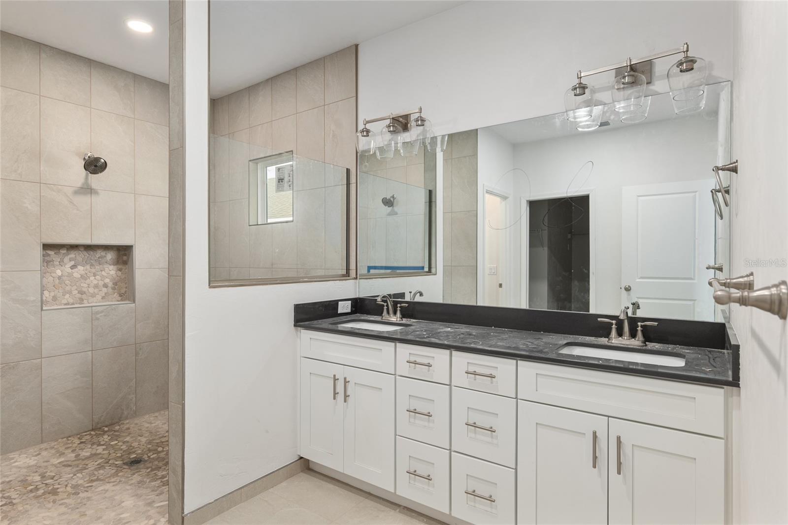 GRAND OAKS - Residential