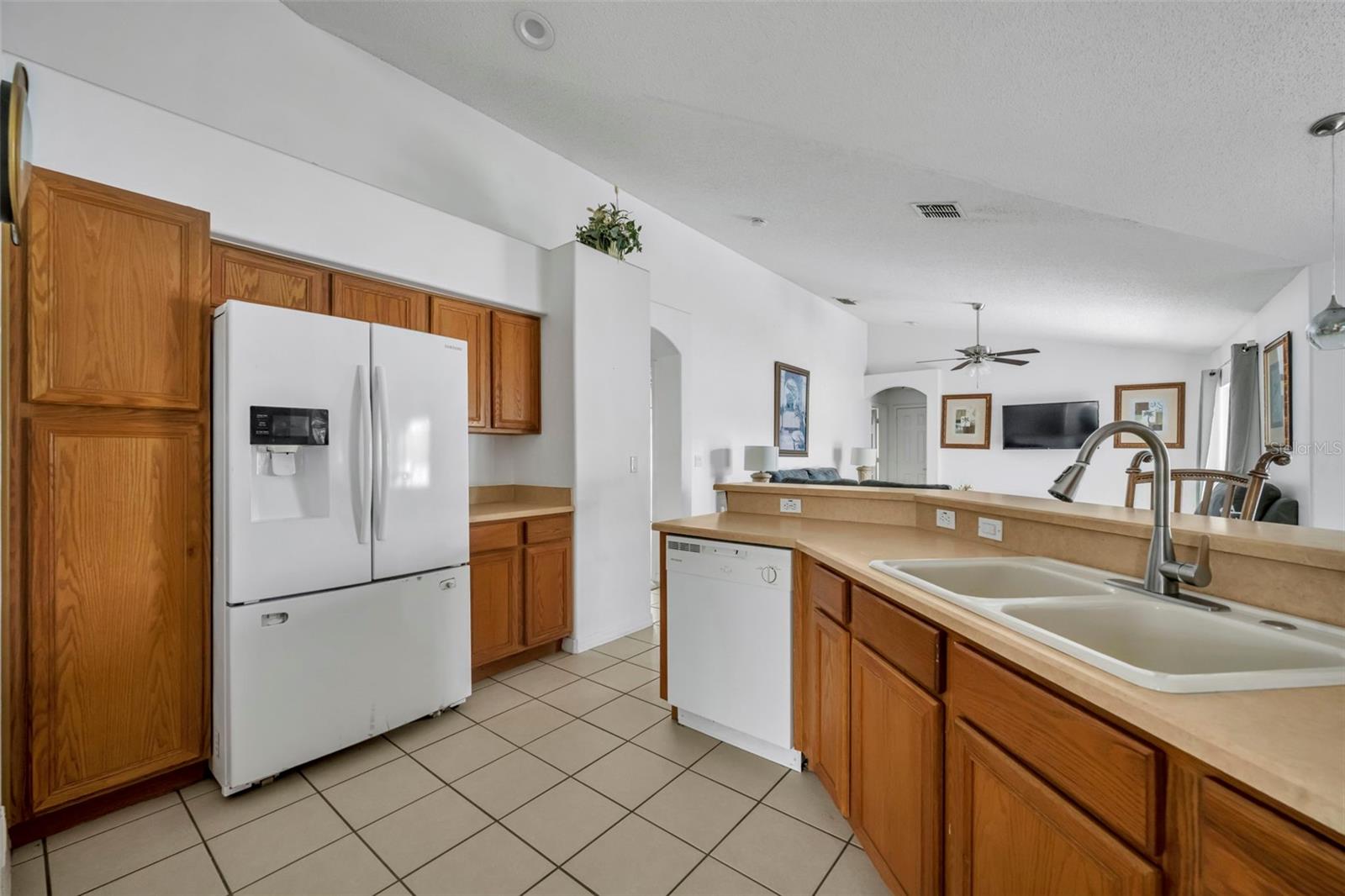ORANGE TREE PH 04 LT 401 BEING IN 15-24-2 - Residential