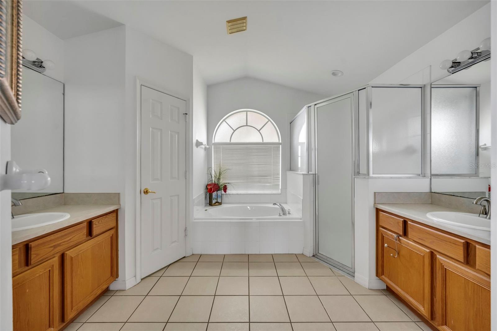 ORANGE TREE PH 04 LT 401 BEING IN 15-24-2 - Residential
