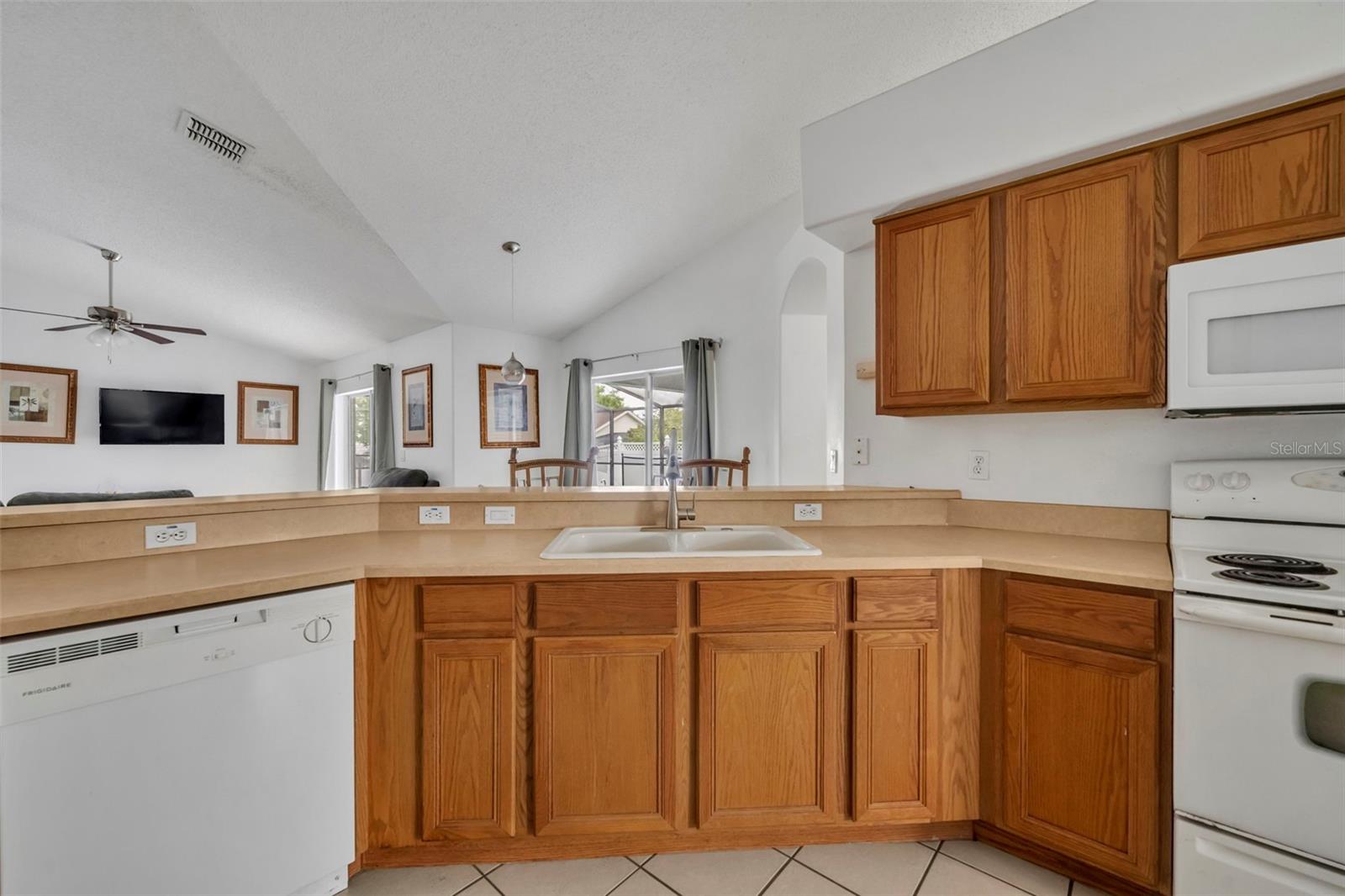 ORANGE TREE PH 04 LT 401 BEING IN 15-24-2 - Residential