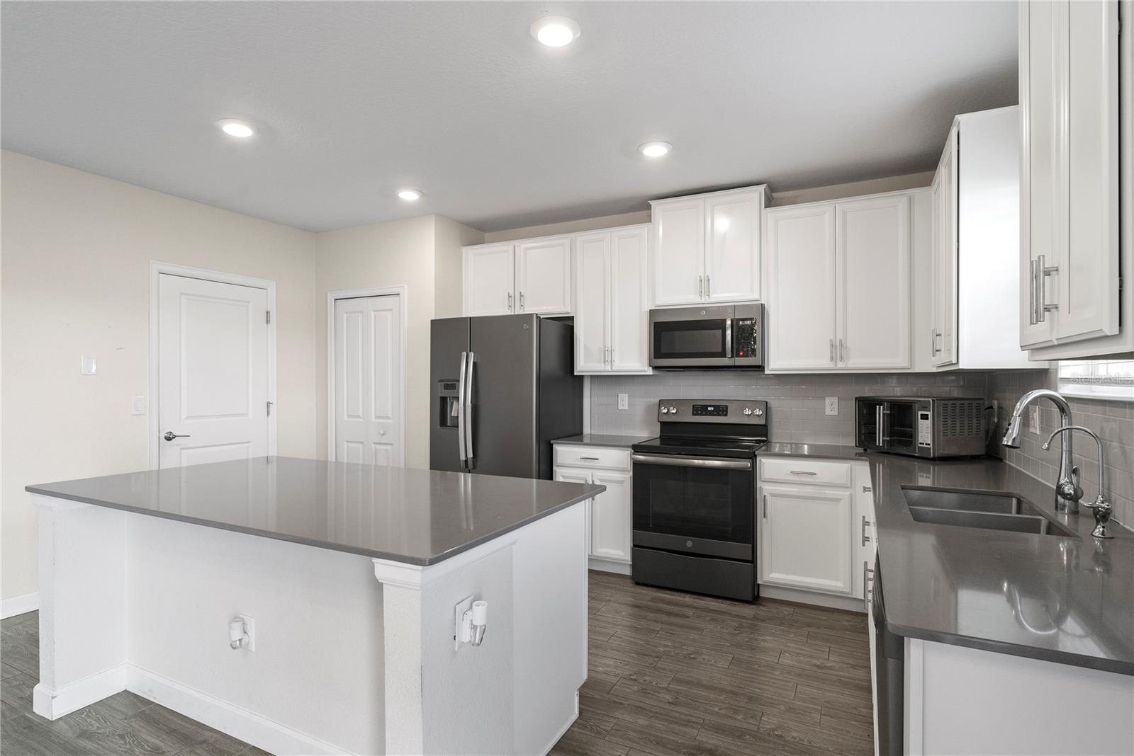 NORTHRIDGE ESTATES - Residential