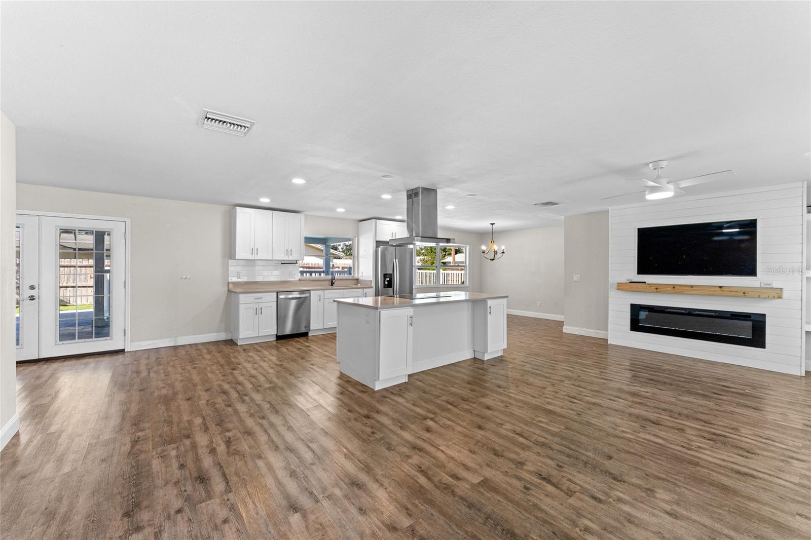 MIDWAY ACRES - Residential