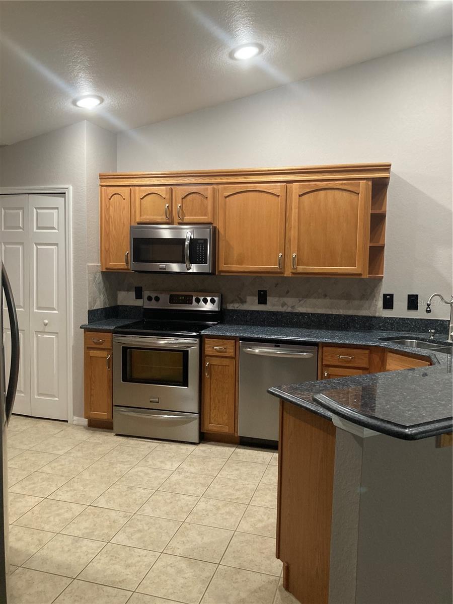 LAKES HERON COVE CONDO PH 07 - Residential