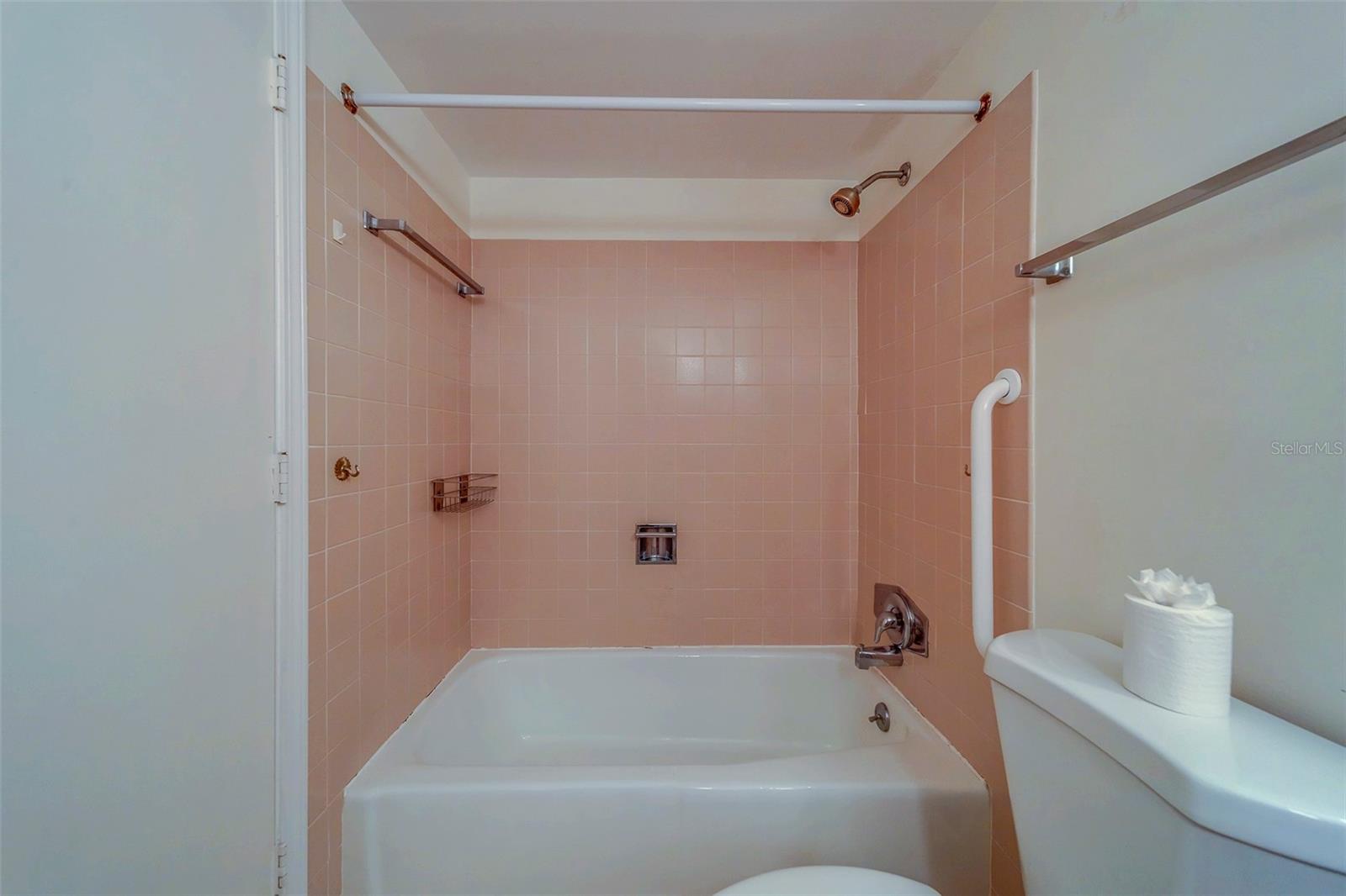 EAST BAY COUNTRY CLUB CONDO APTS - Residential Lease