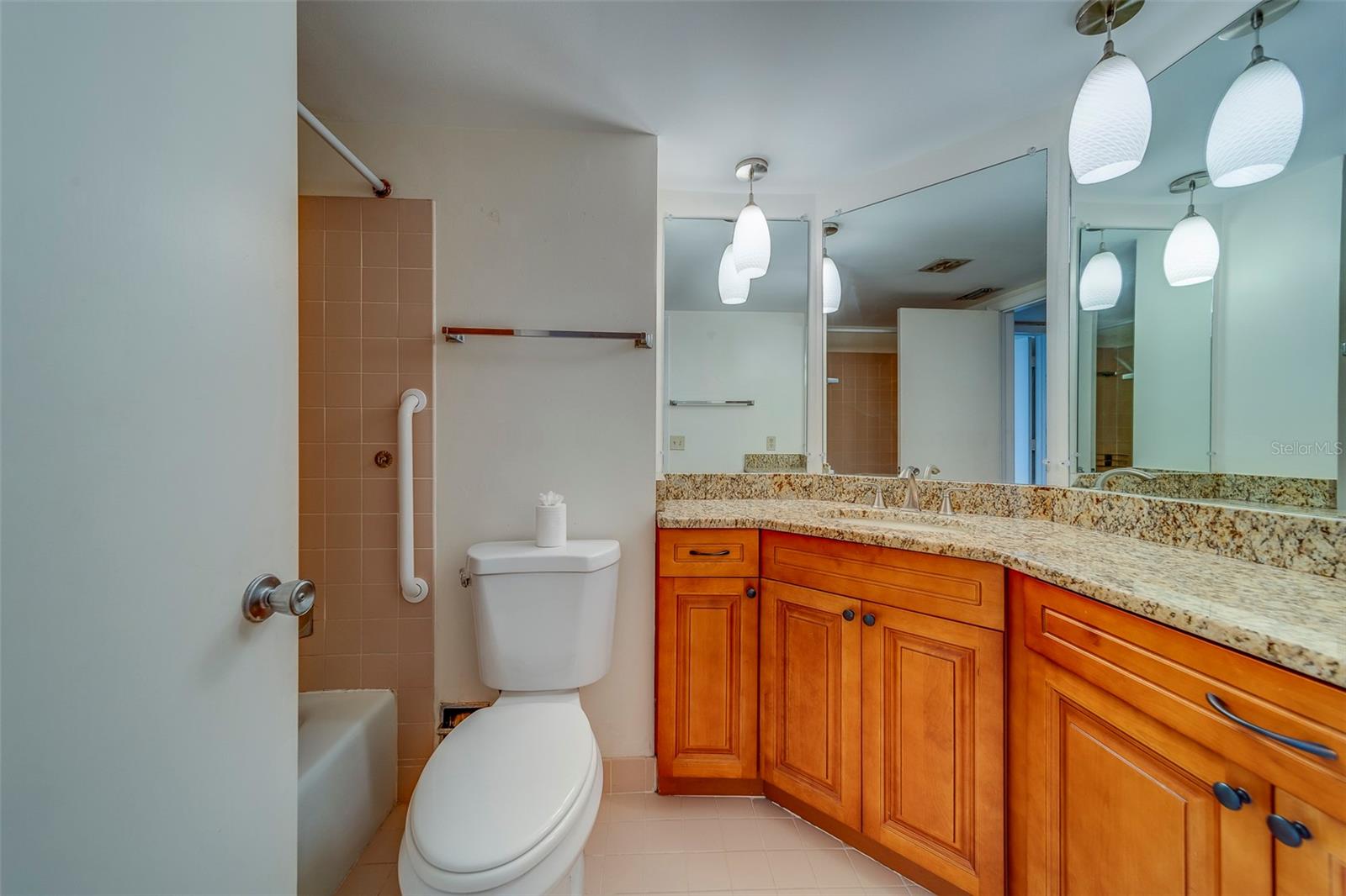 EAST BAY COUNTRY CLUB CONDO APTS - Residential Lease