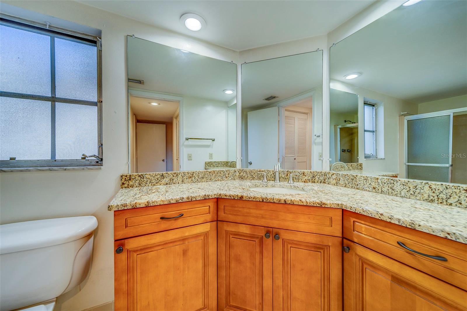 EAST BAY COUNTRY CLUB CONDO APTS - Residential Lease