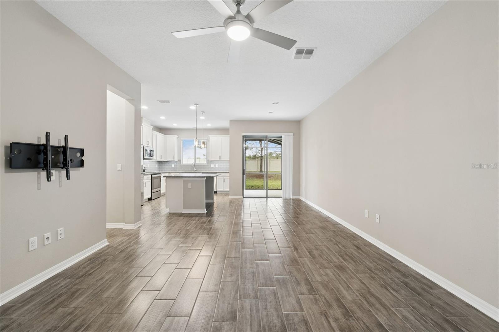 2658 WHITE ISLE LANE