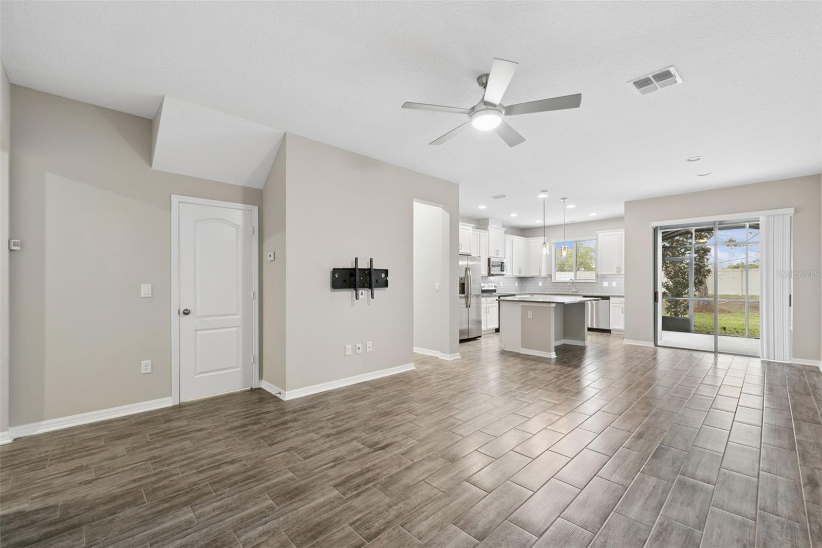2658 WHITE ISLE LANE