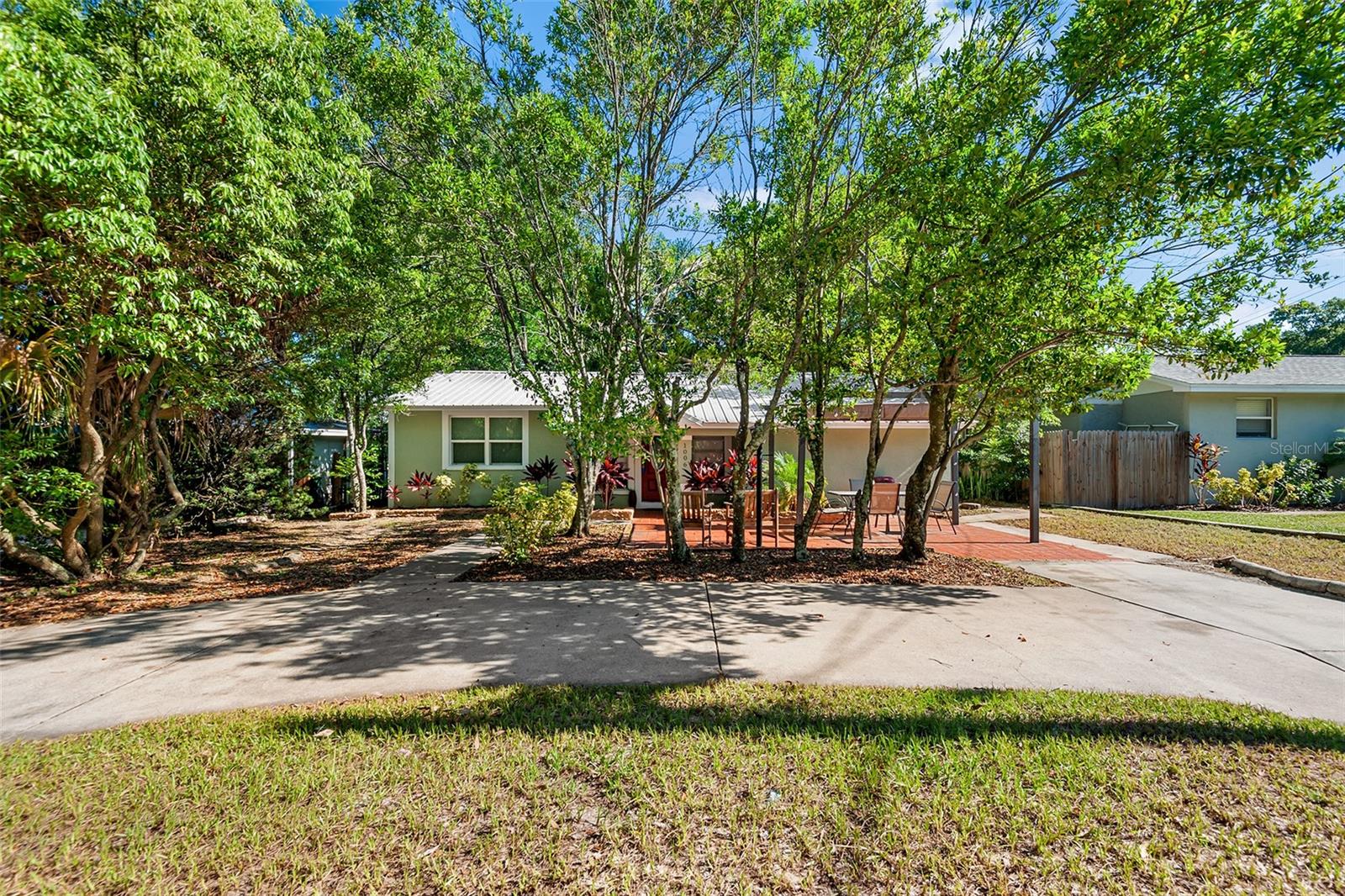 1006 E FERN STREET