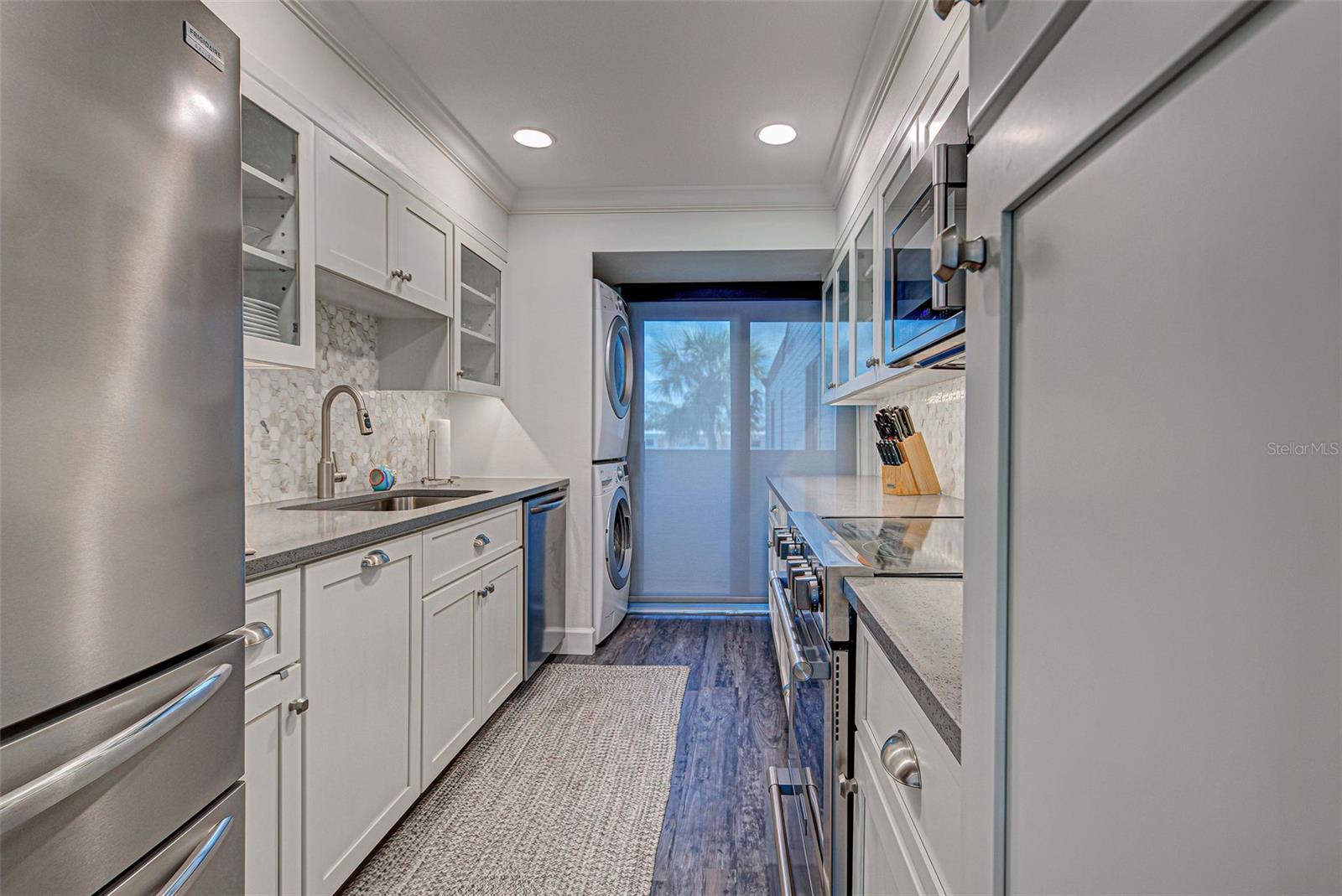MACARTHUR BEACH - Residential