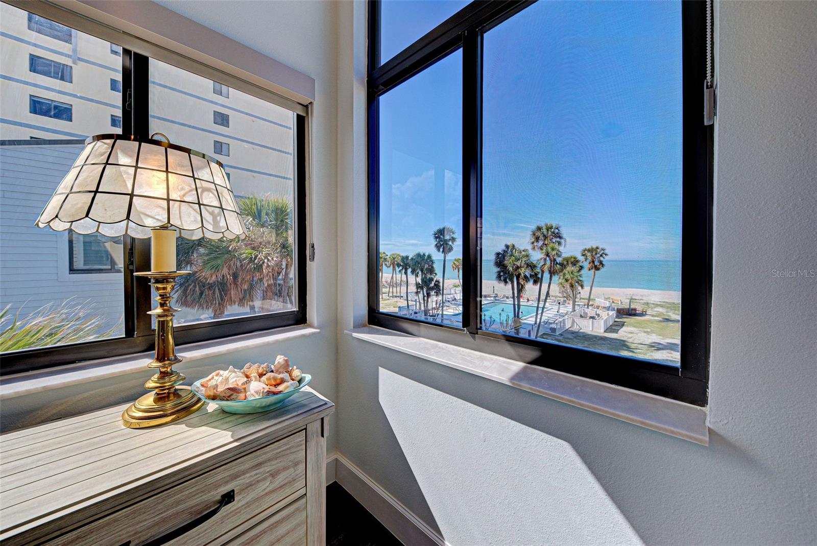 MACARTHUR BEACH - Residential