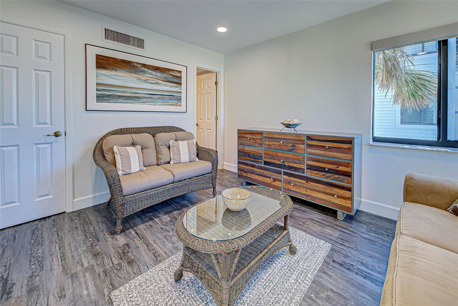 MACARTHUR BEACH - Residential