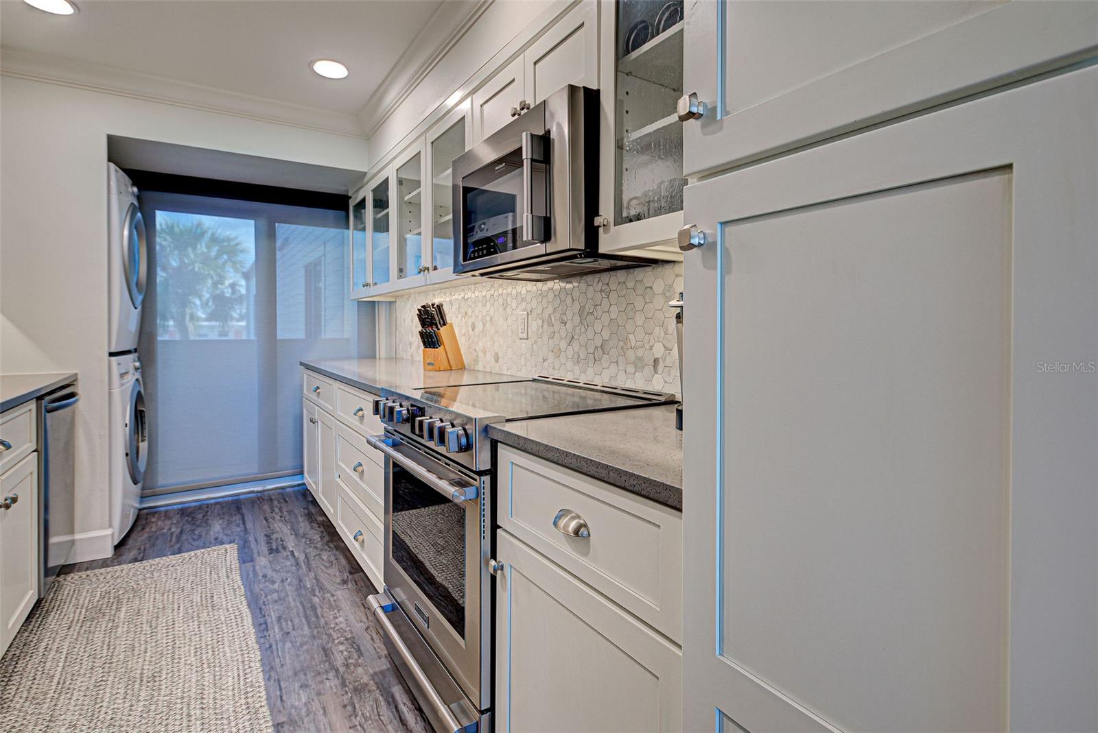 MACARTHUR BEACH - Residential