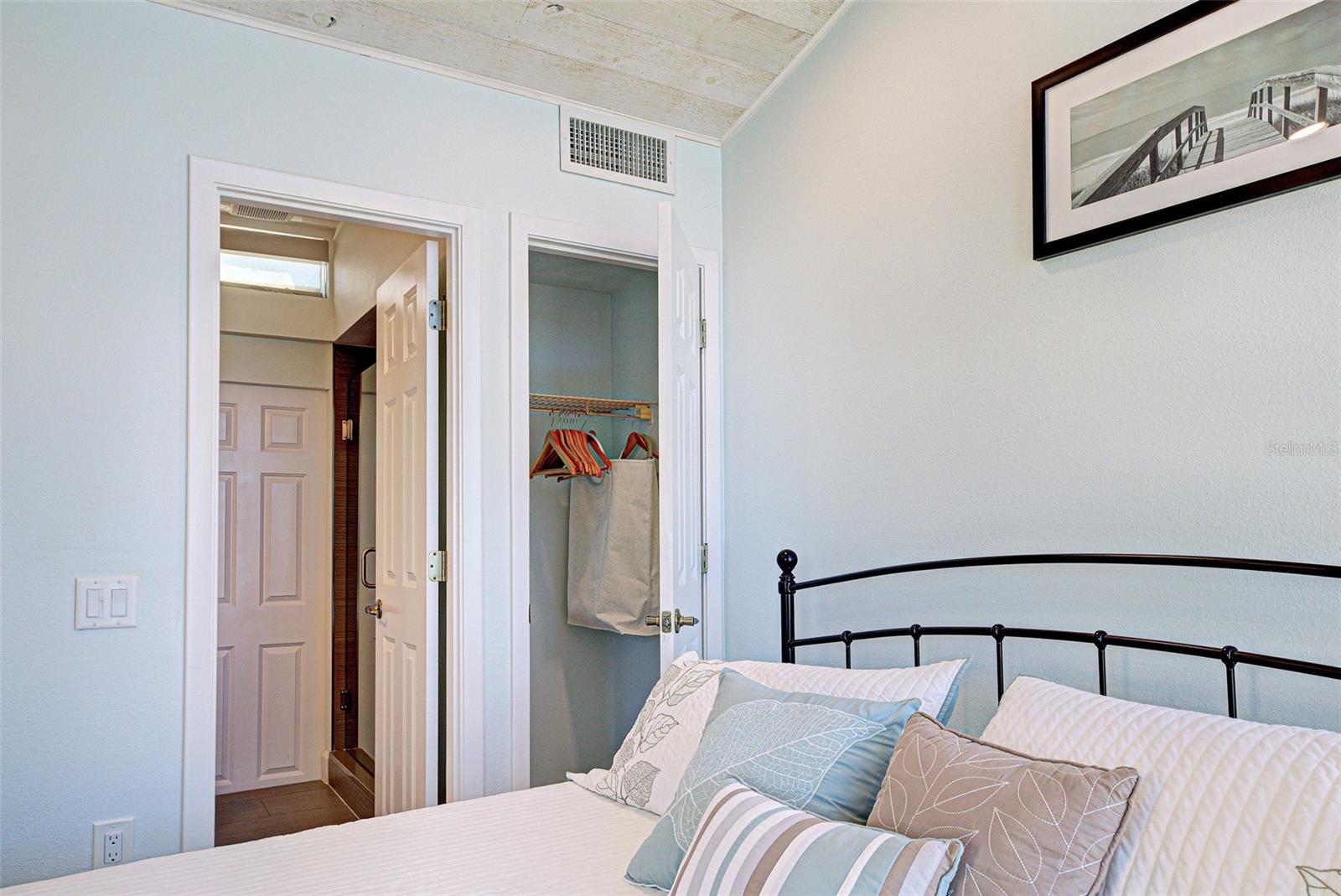 MACARTHUR BEACH - Residential