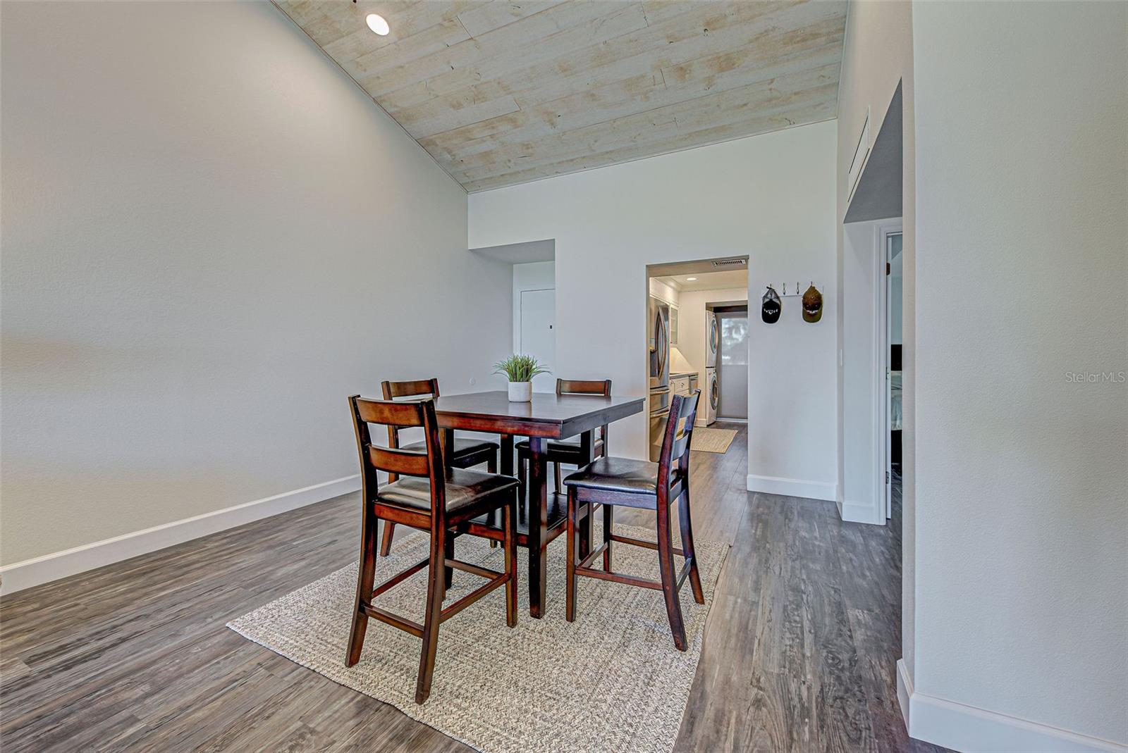 MACARTHUR BEACH - Residential