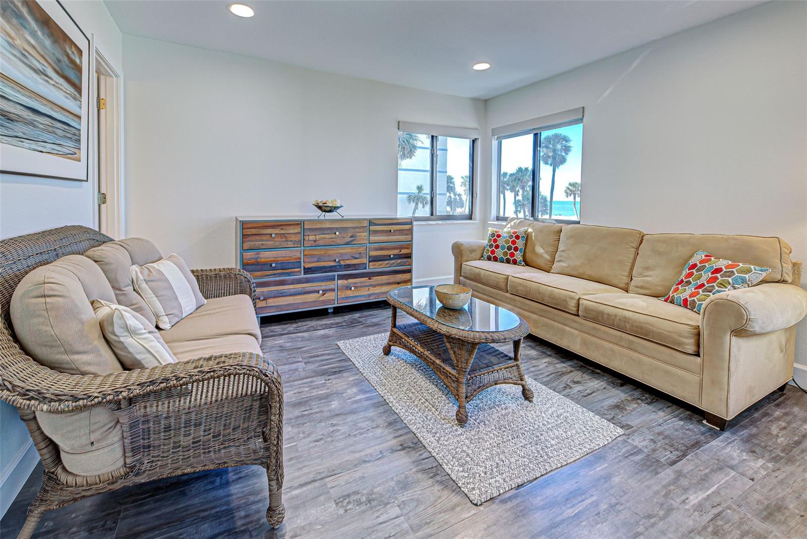 MACARTHUR BEACH - Residential