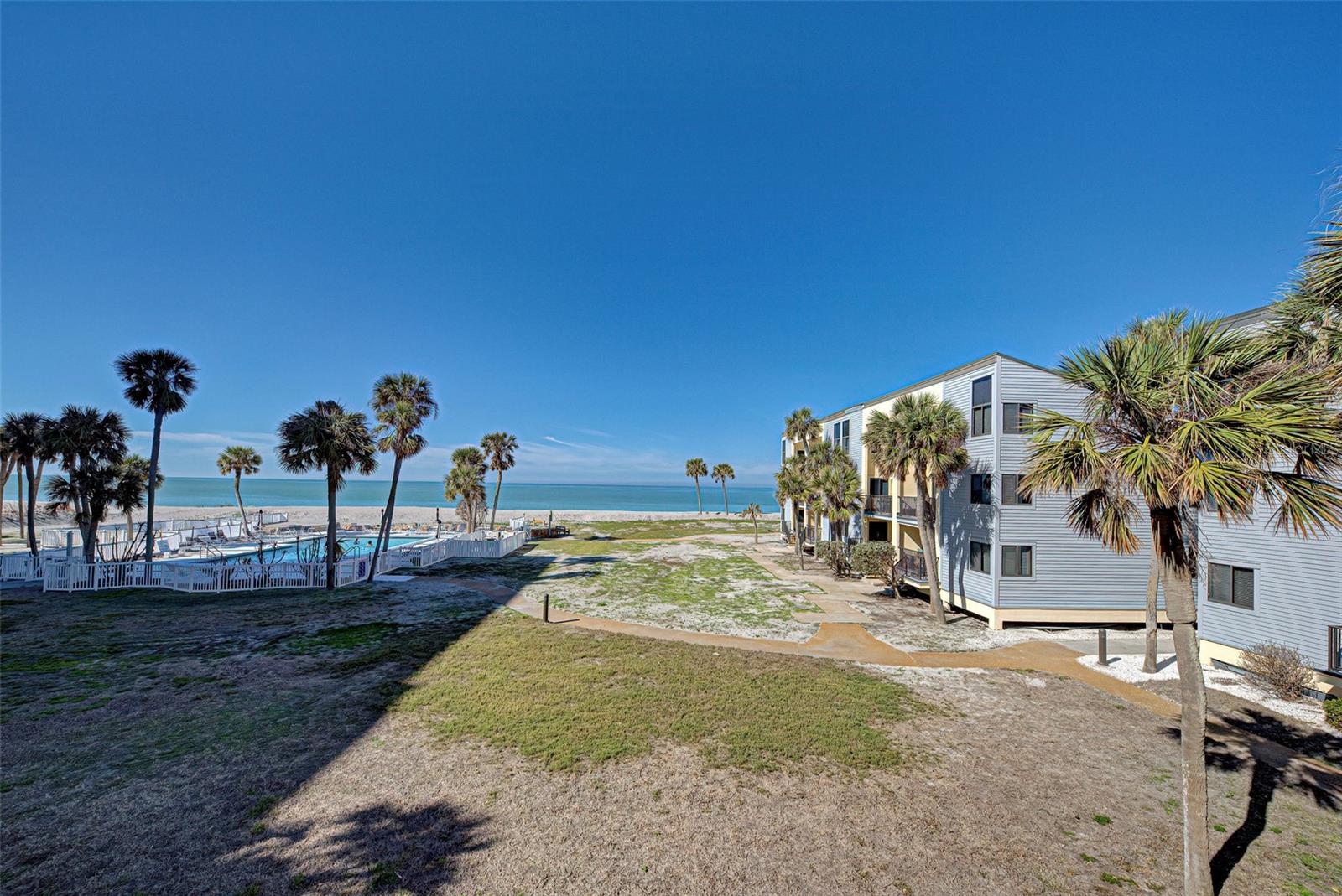 MACARTHUR BEACH - Residential