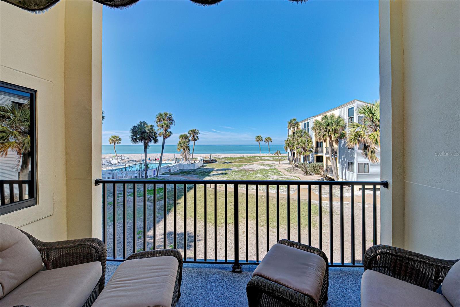 MACARTHUR BEACH - Residential