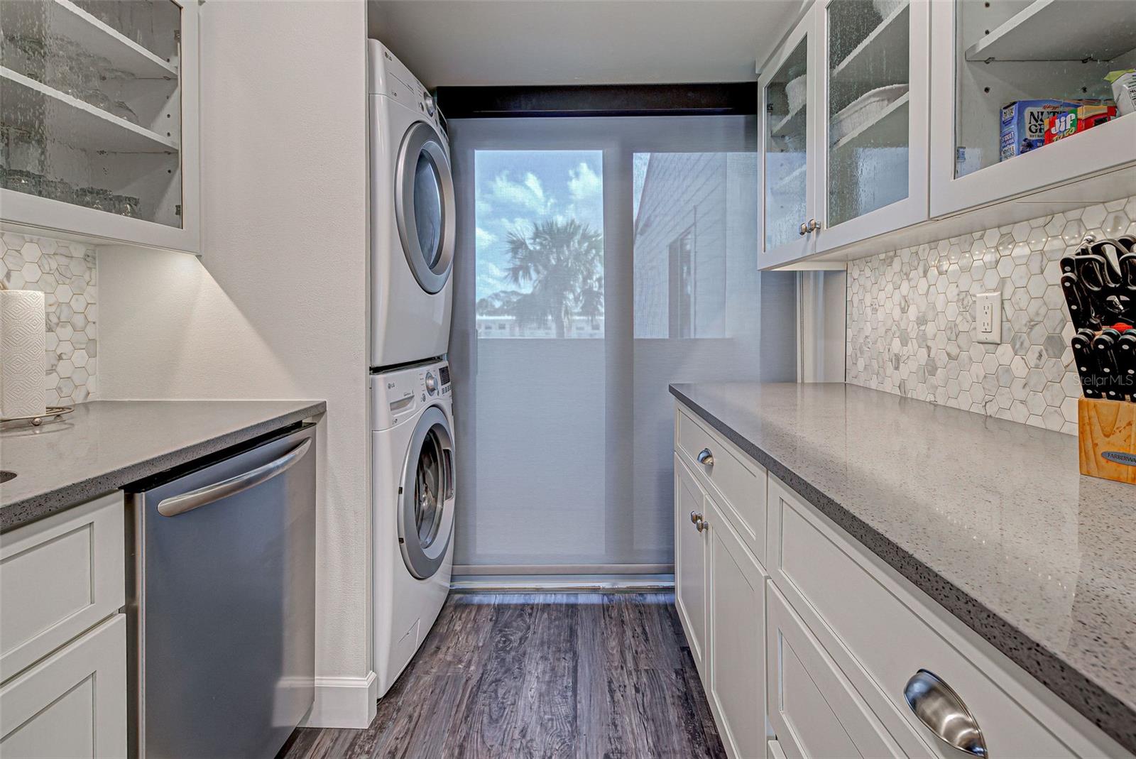 MACARTHUR BEACH - Residential