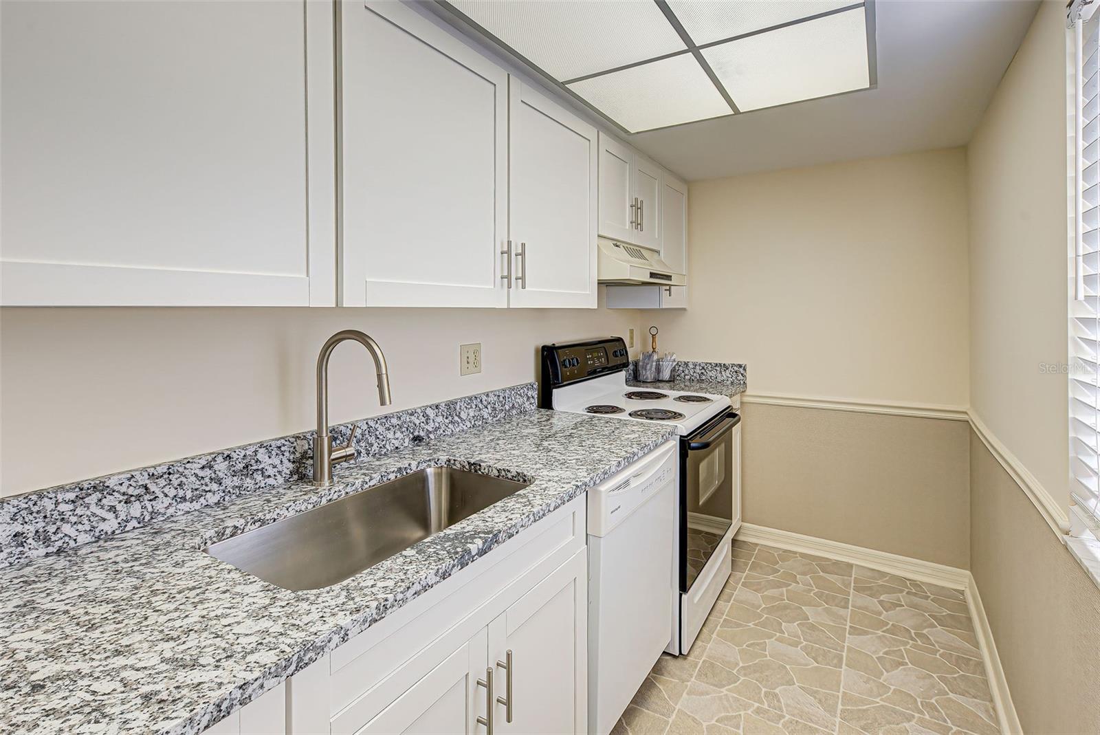 MACARTHUR BEACH - Residential