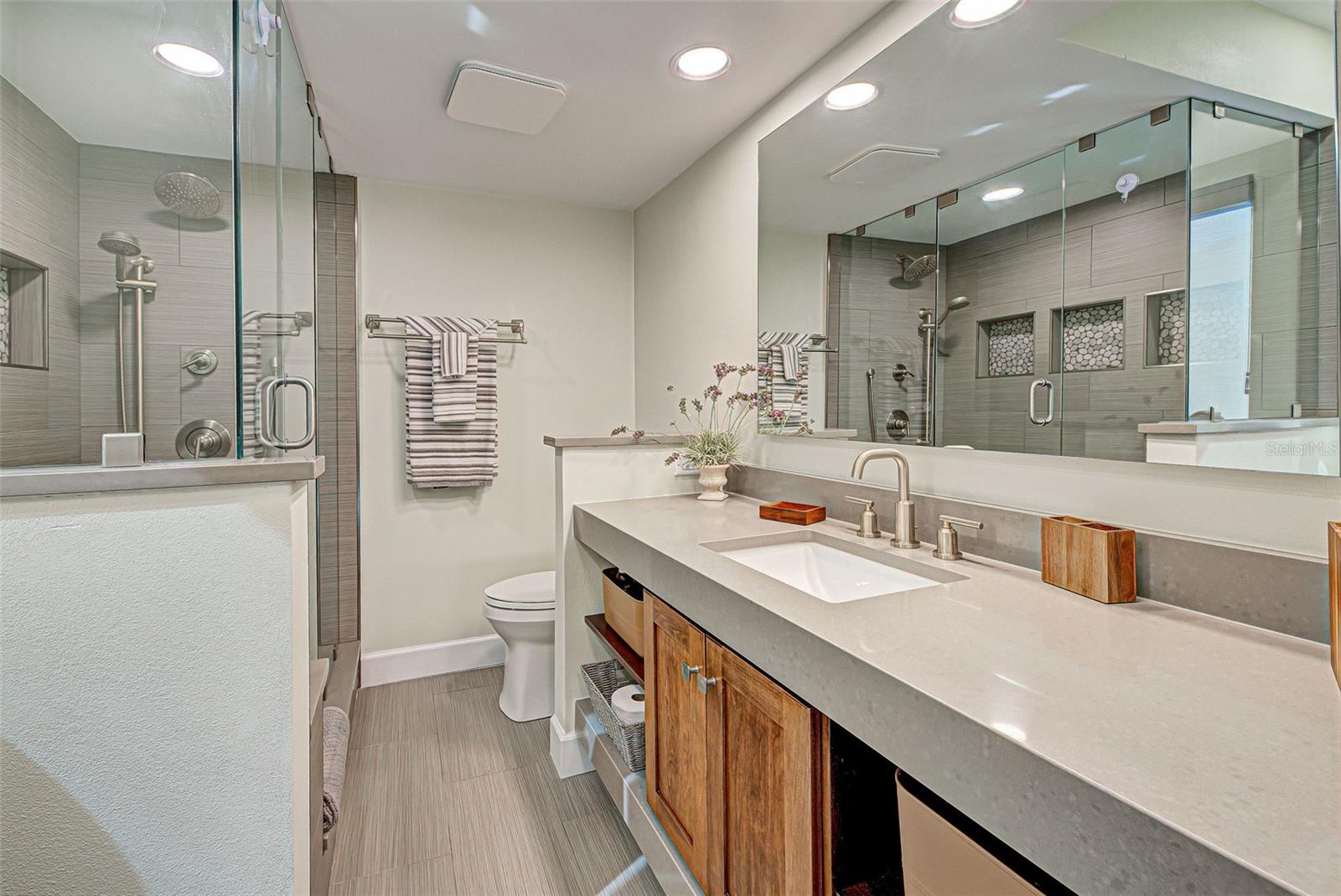 MACARTHUR BEACH - Residential