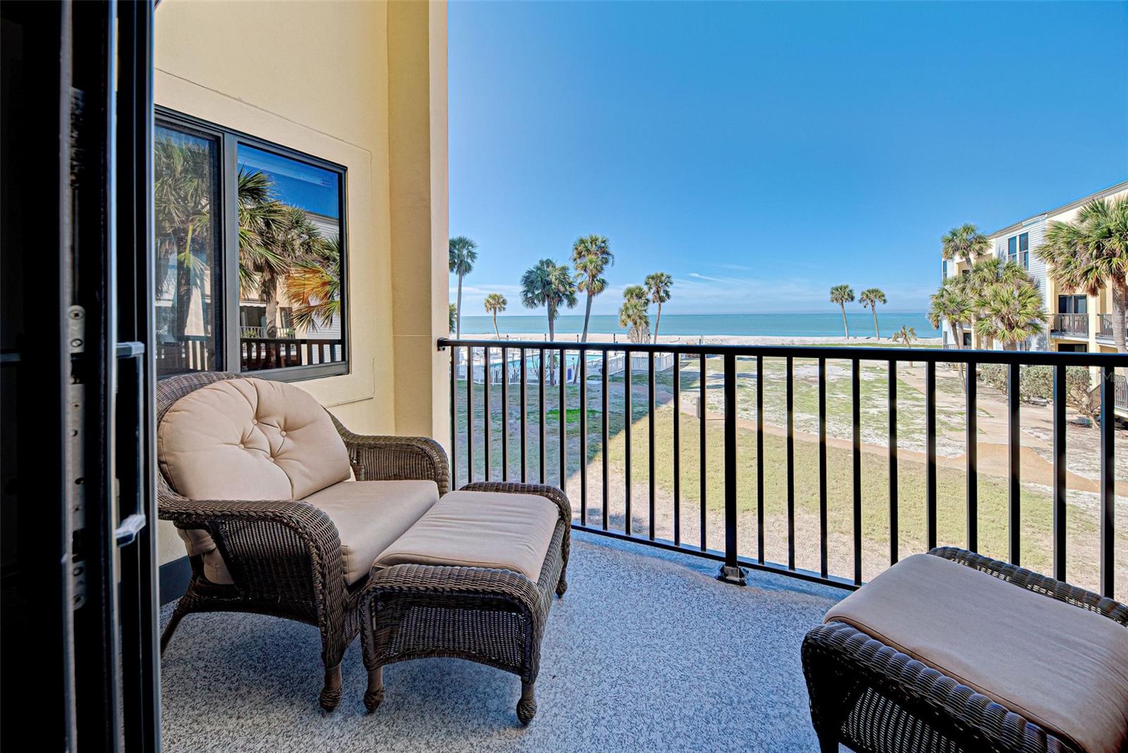MACARTHUR BEACH - Residential