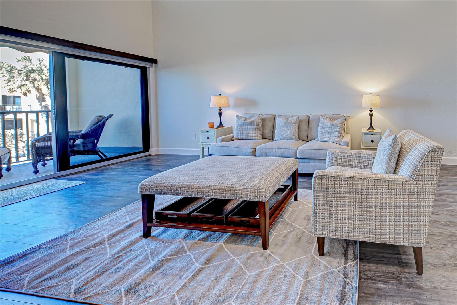 MACARTHUR BEACH - Residential