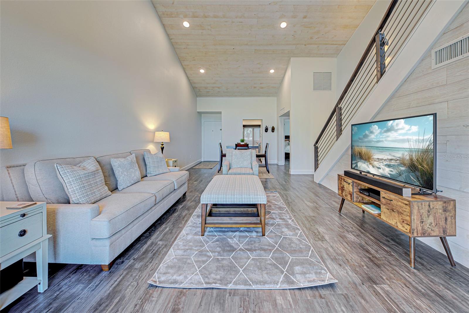 MACARTHUR BEACH - Residential