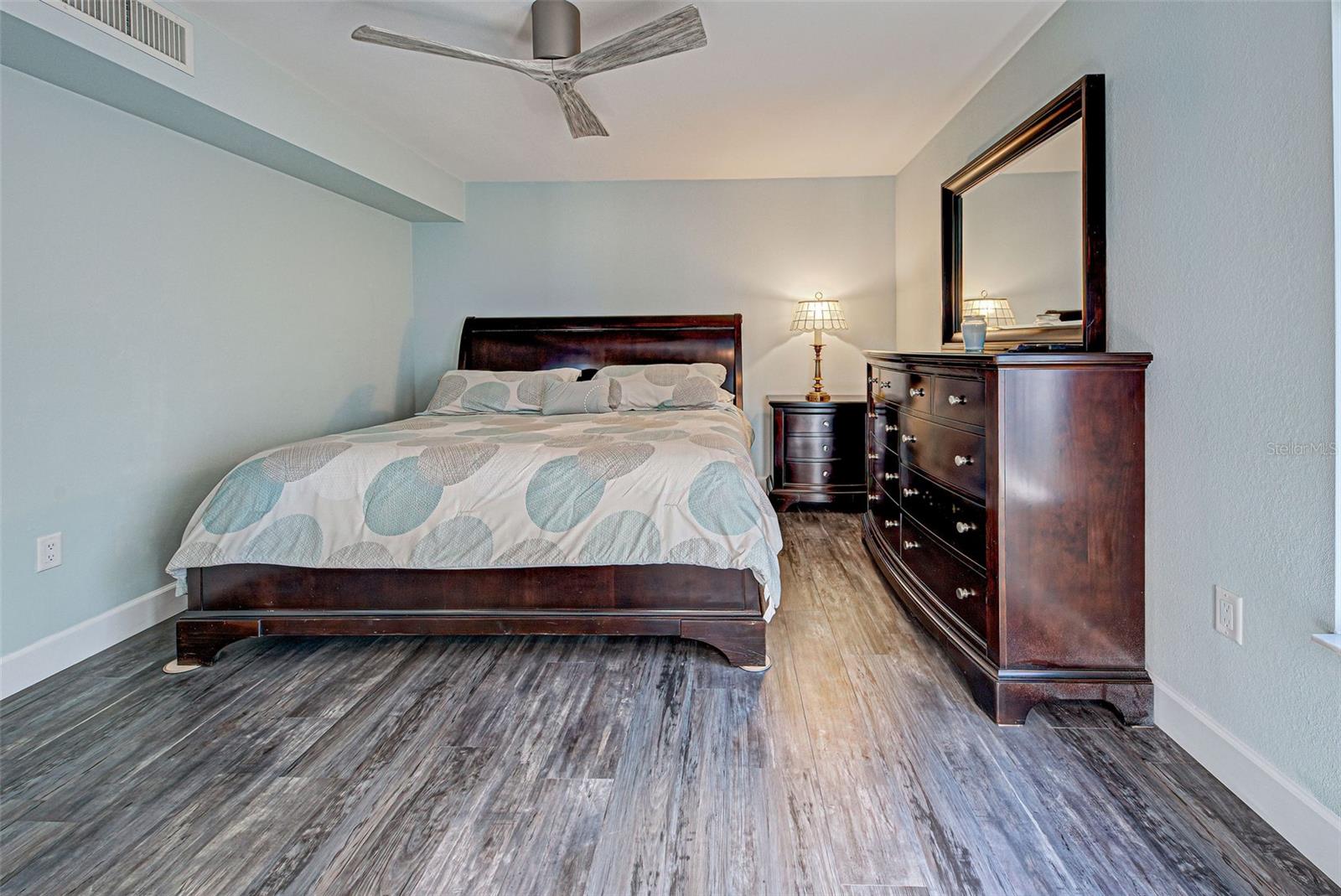 MACARTHUR BEACH - Residential