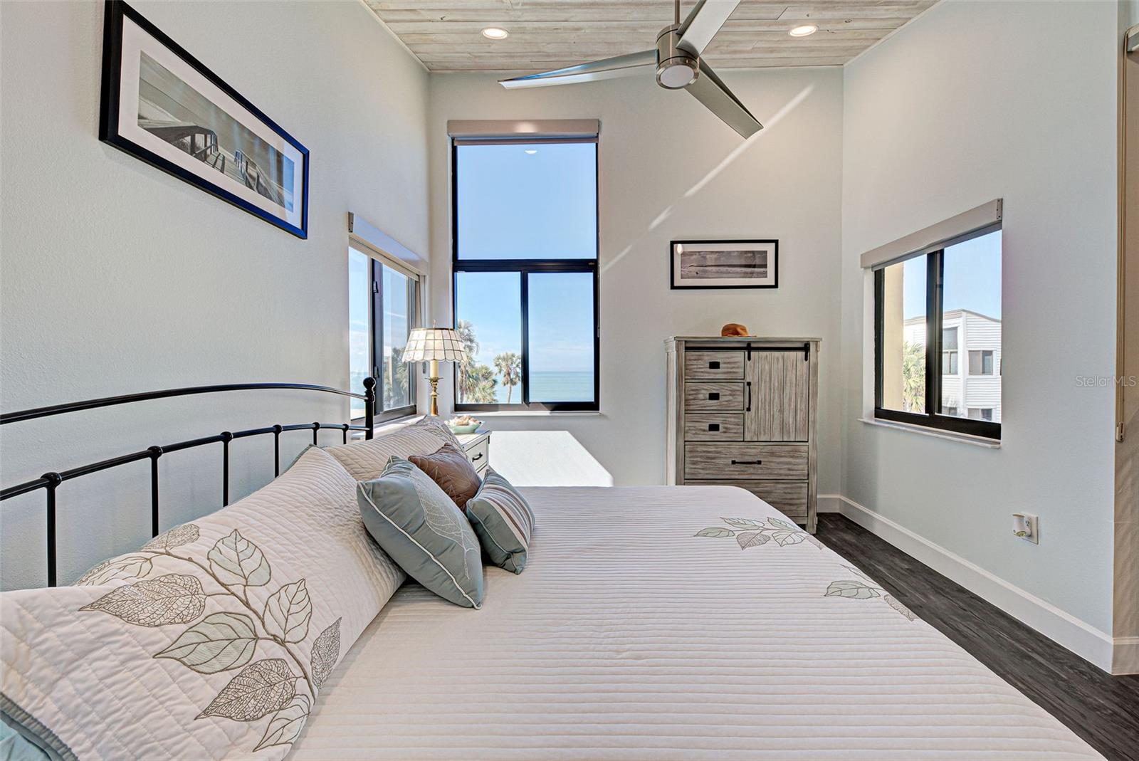 MACARTHUR BEACH - Residential