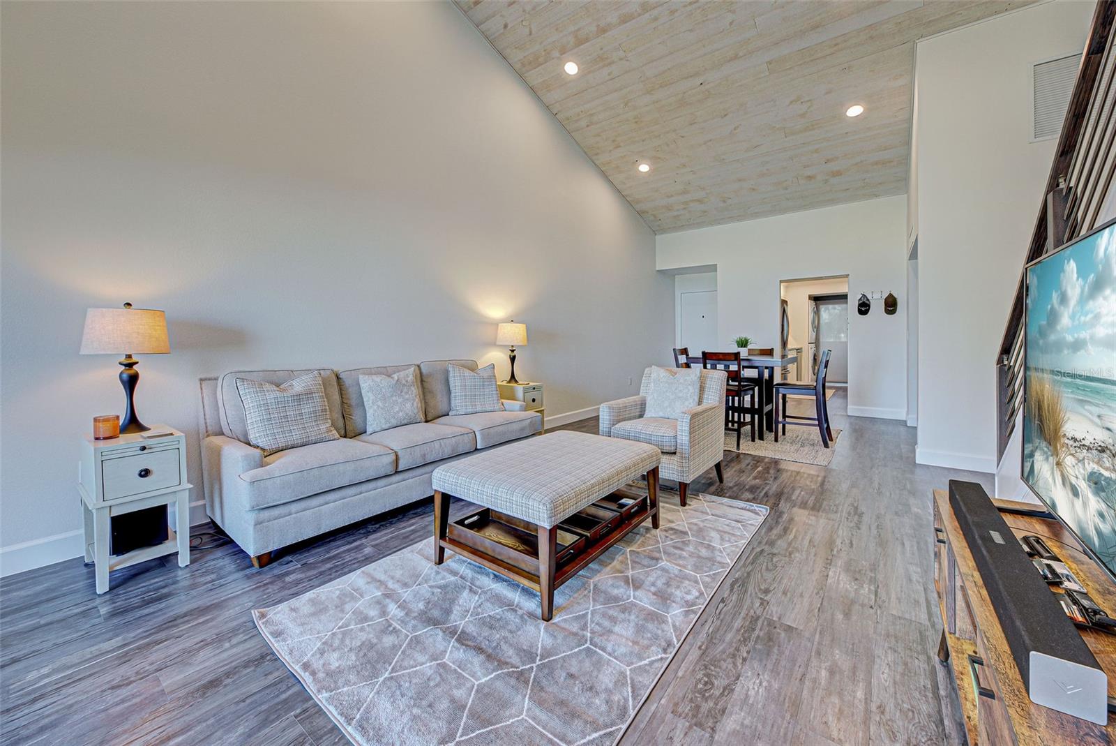 MACARTHUR BEACH - Residential