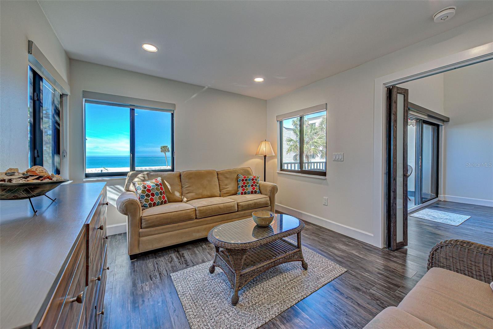 MACARTHUR BEACH - Residential