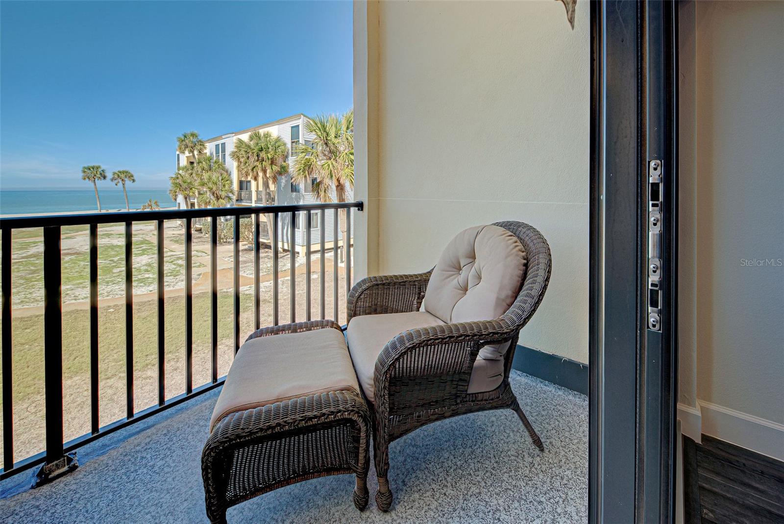 MACARTHUR BEACH - Residential
