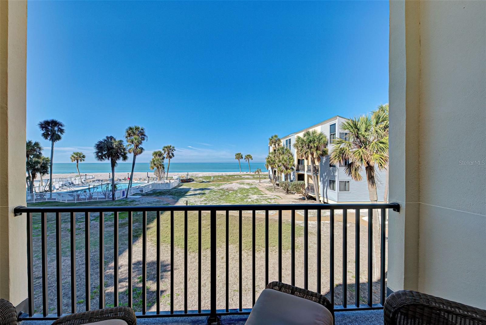MACARTHUR BEACH - Residential