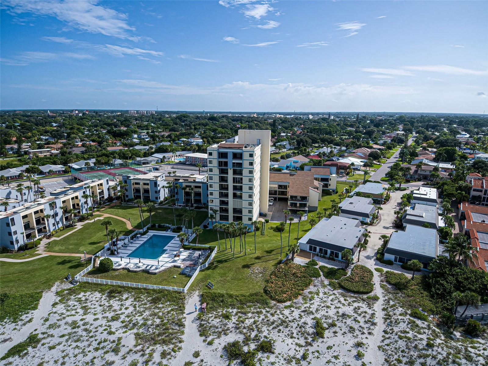 MACARTHUR BEACH - Residential