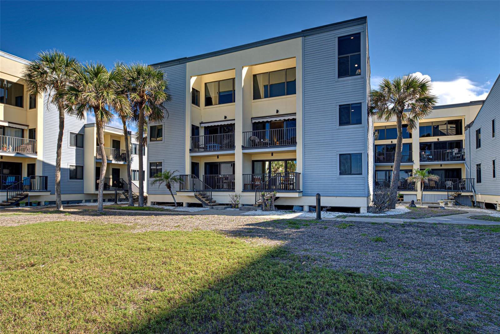 MACARTHUR BEACH - Residential