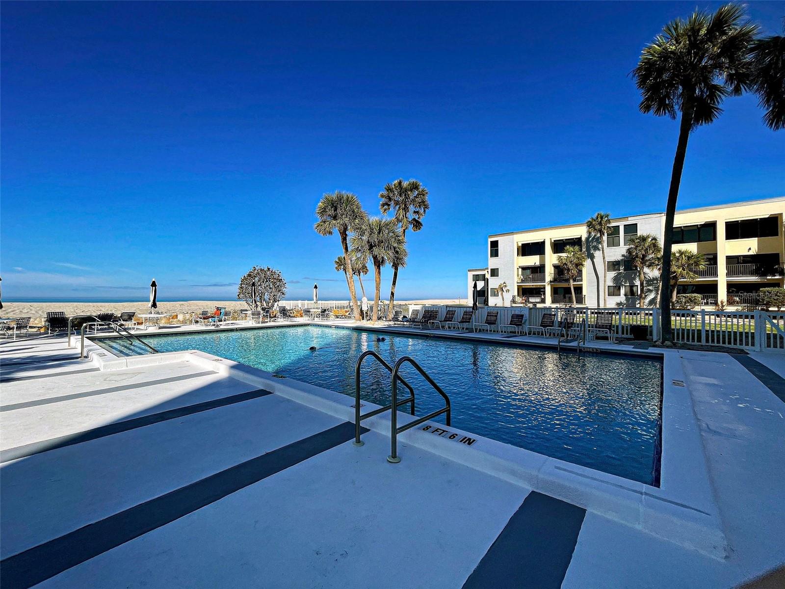 MACARTHUR BEACH - Residential