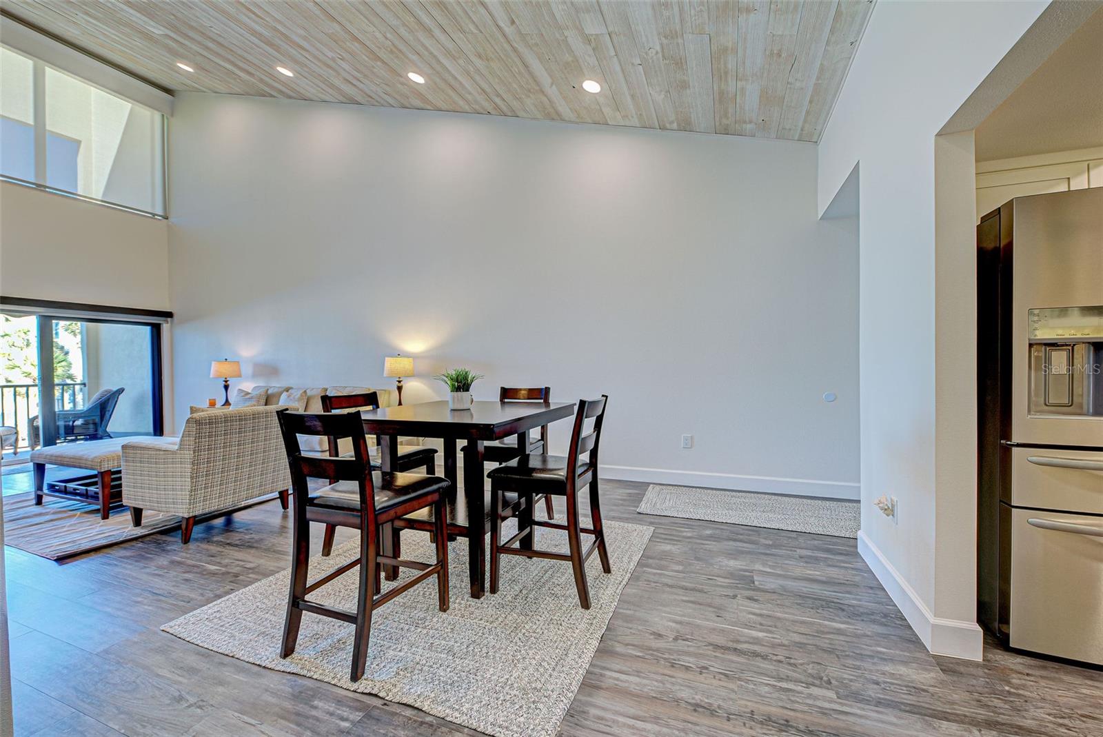 MACARTHUR BEACH - Residential
