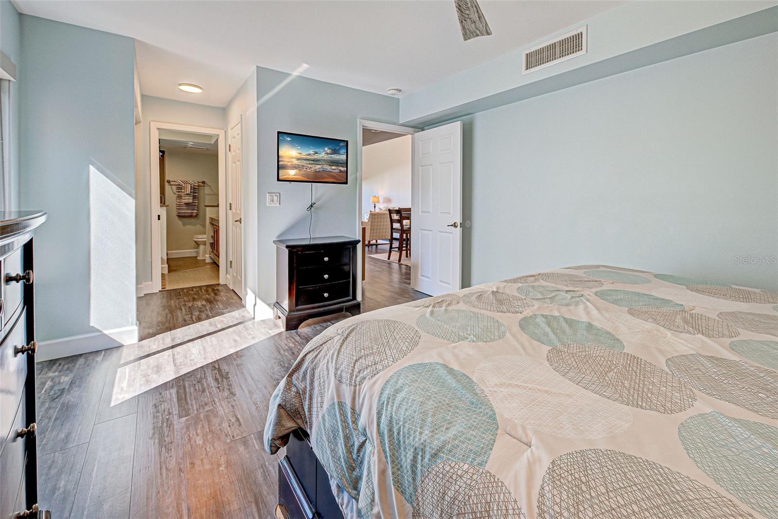 MACARTHUR BEACH - Residential