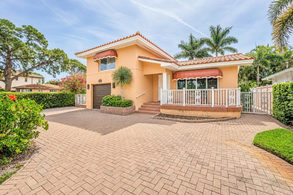 Photo of 243 Snell Isle Boulevard NE, St Petersburg, FL 33704 (MLS # TB8496115)