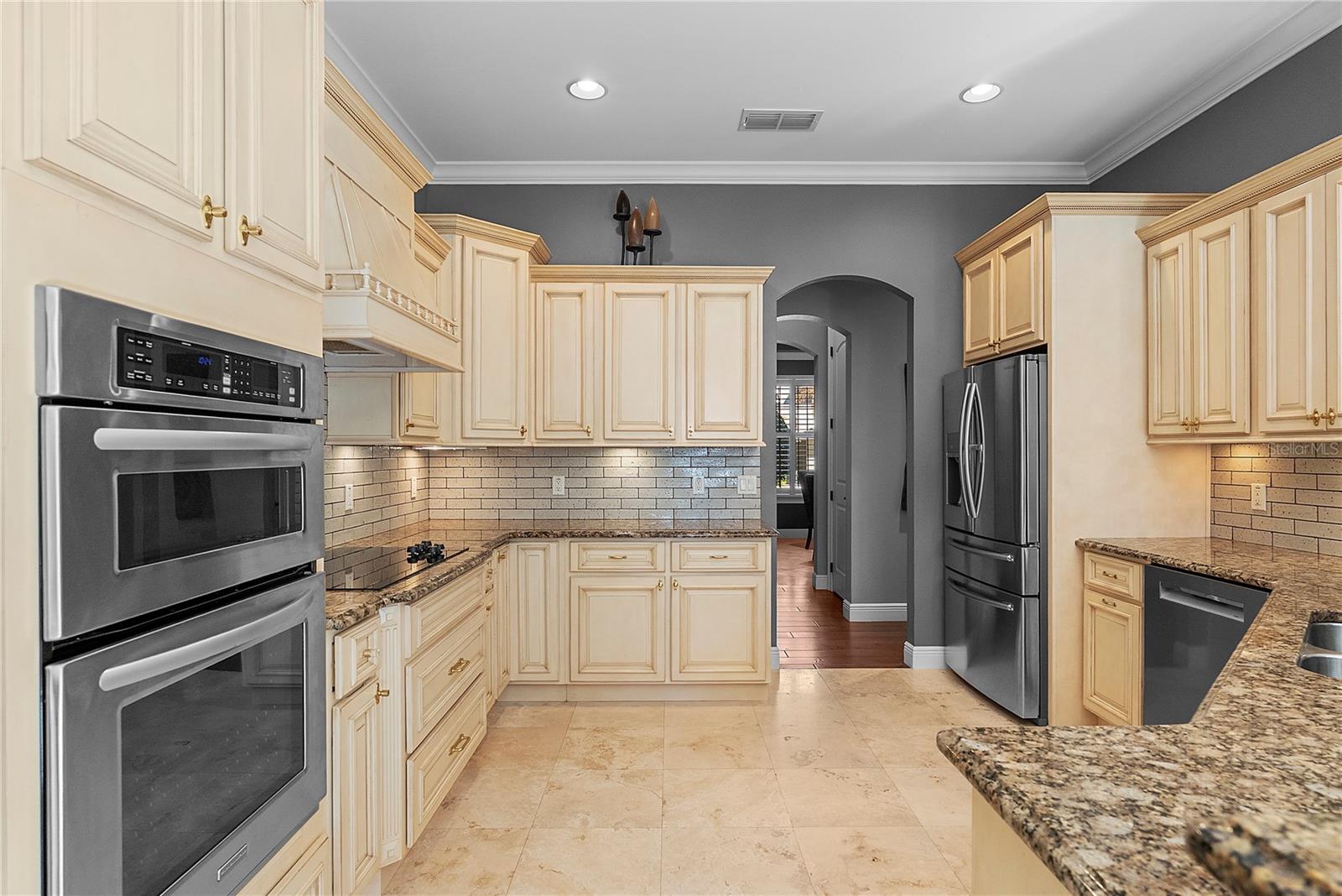 HARBOUR OAKS POINTE - Residential