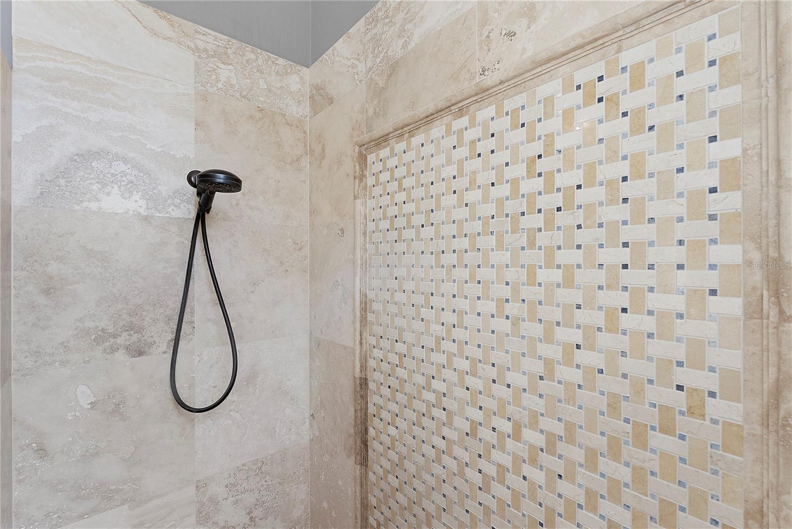 HARBOUR OAKS POINTE - Residential