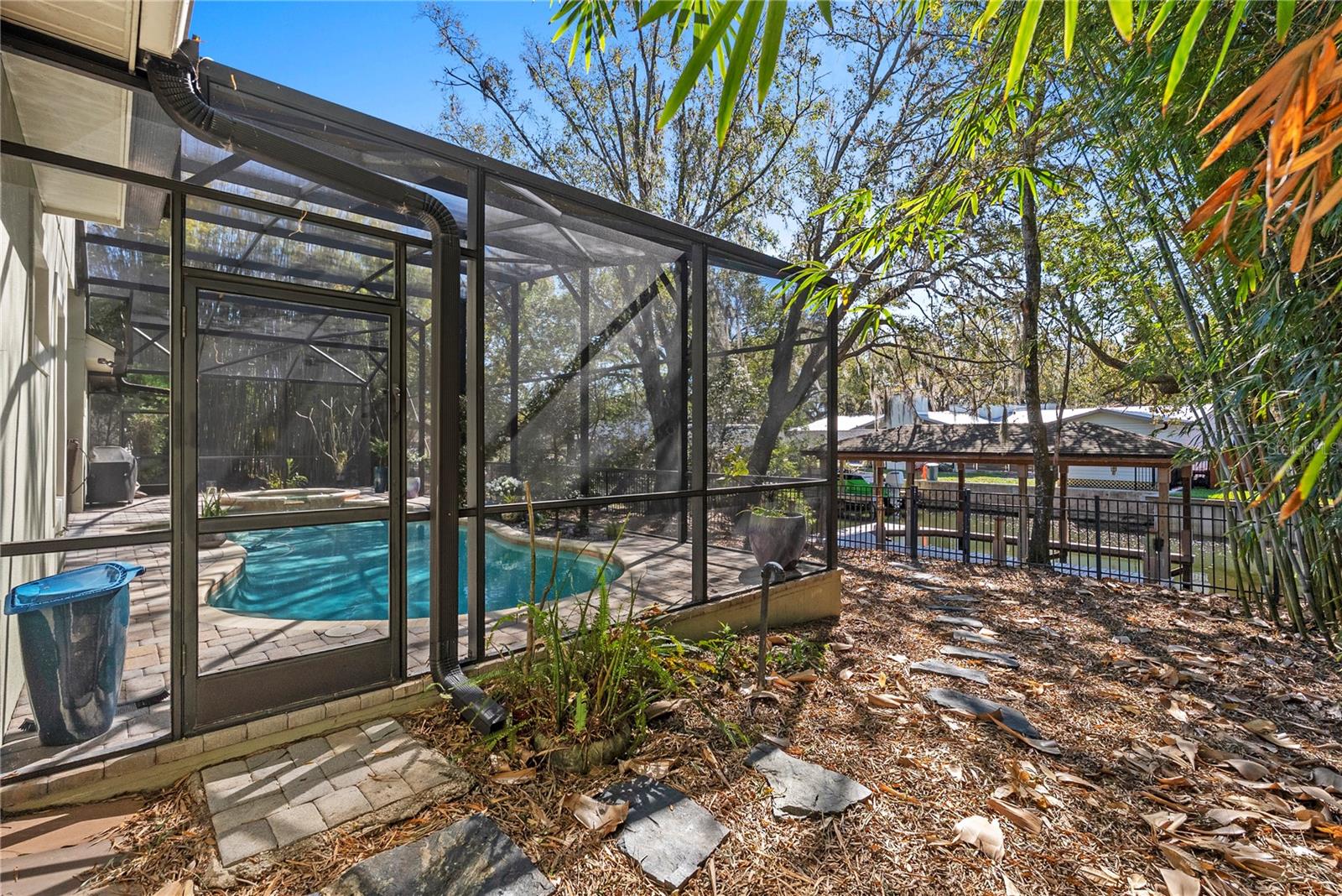 HARBOUR OAKS POINTE - Residential