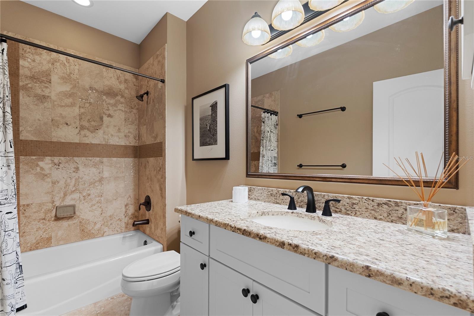 HARBOUR OAKS POINTE - Residential