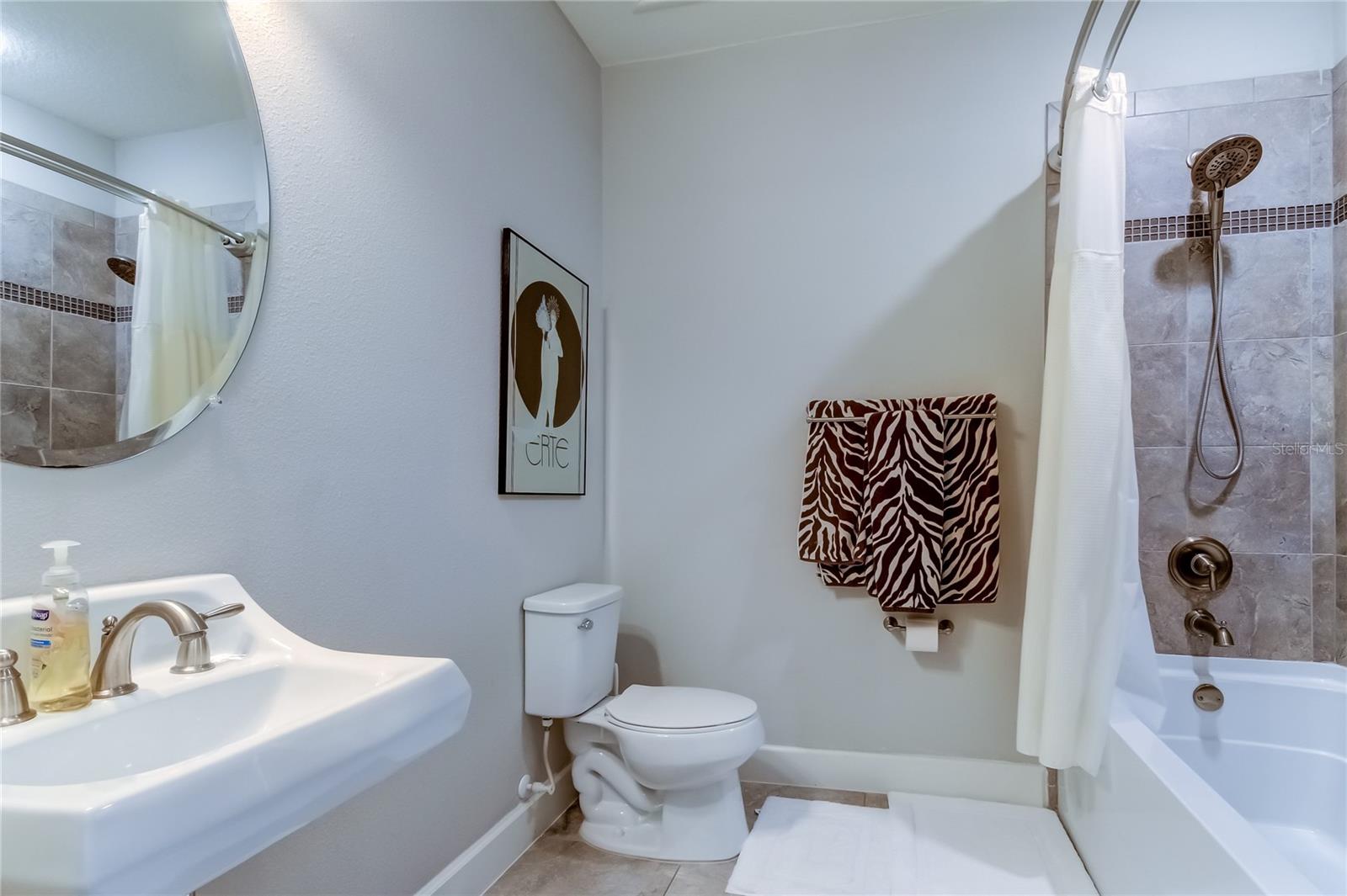 THE COVE AT LOGGERHEAD MARINA - Residential Lease