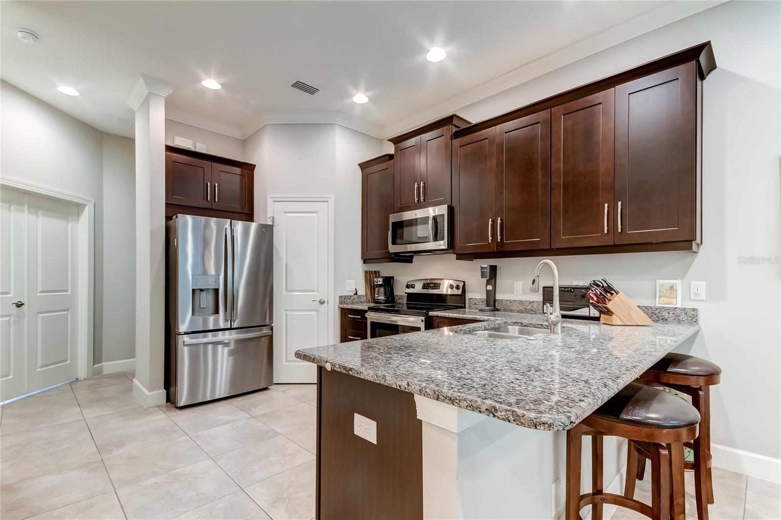 THE COVE AT LOGGERHEAD MARINA - Residential Lease