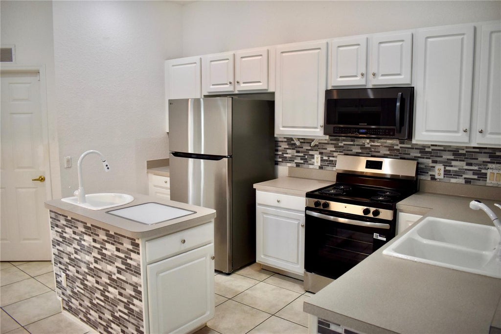 Photo of 957 Via Bianca Drive, Davenport, FL 33896 (MLS # S5158496)
