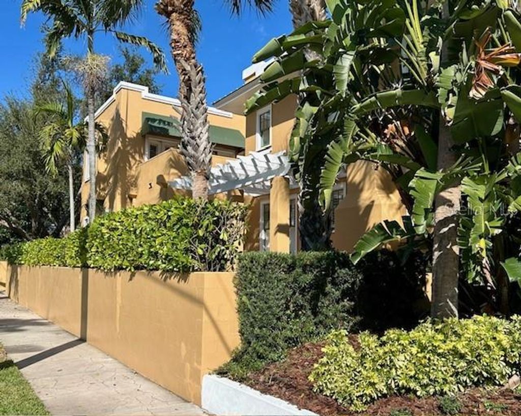 Photo of 1821 W Richardson Place, Tampa, FL 33606 (MLS # TB8455449)