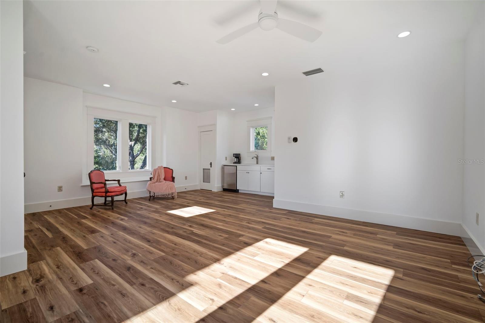 BAYSHORE PLACE - Residential