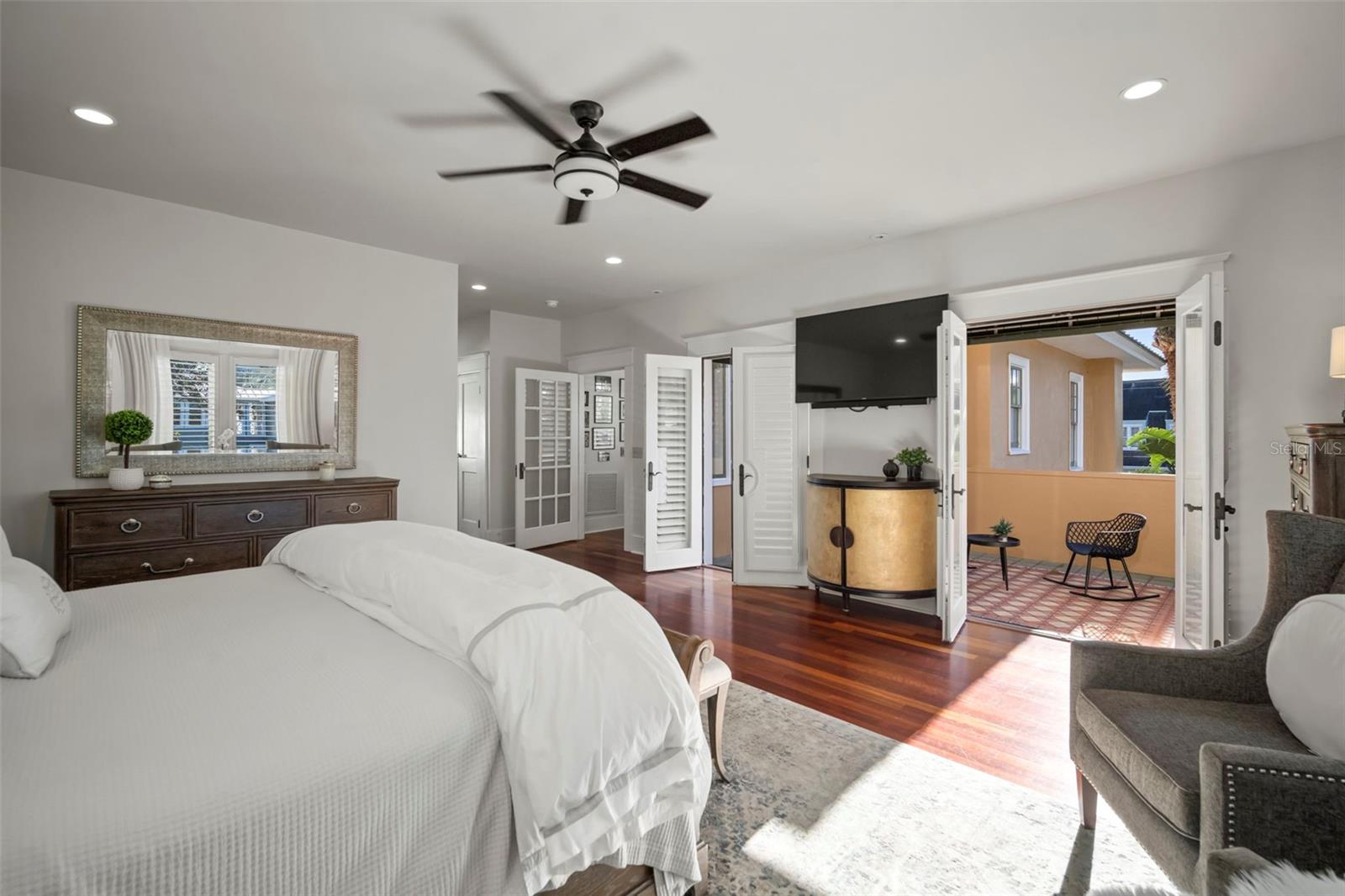 BAYSHORE PLACE - Residential